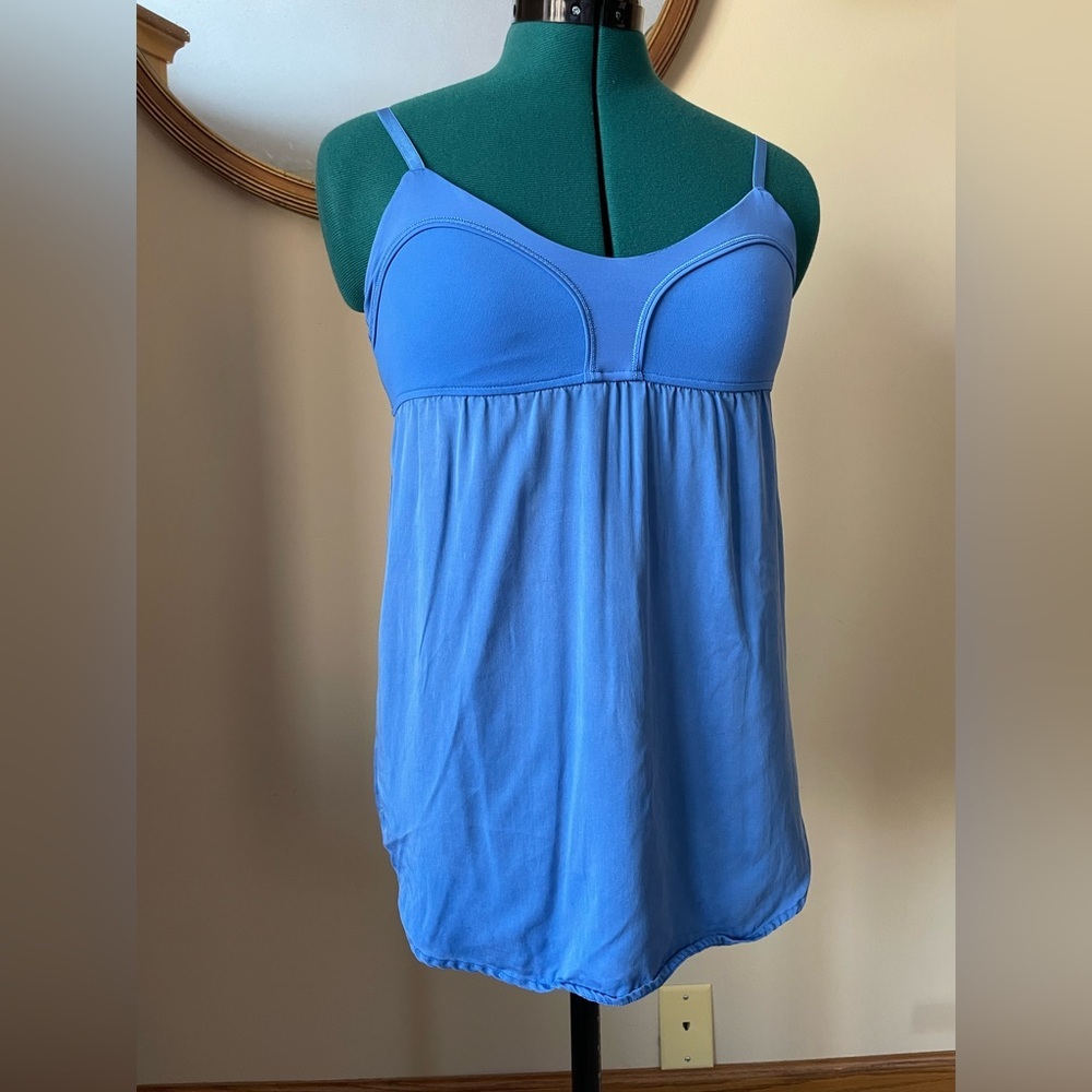 Lululemon size 2 babydoll tank top with adjustable straps and removable cups